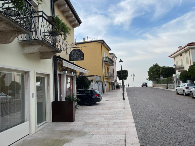 Exterior & Views 1, Lucia Holiday Apartments, Verona