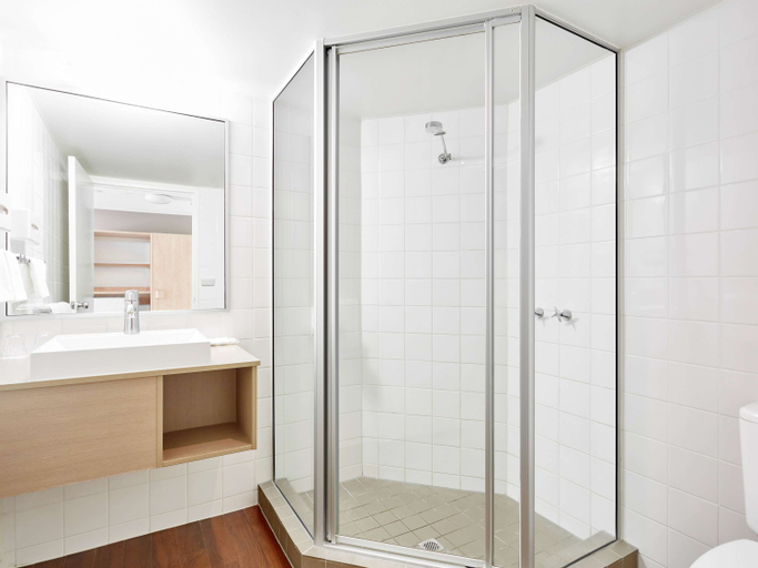 Bathroom 18