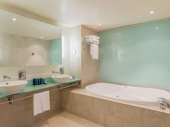 Bathroom 5, PARKROYAL Melbourne Airport, Melbourne