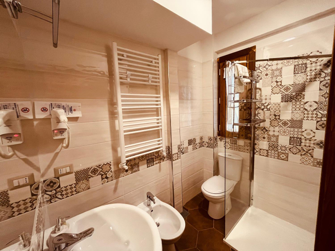 Bathroom 3, La Vecchia Torre" a pochi minuti dal Gemelli, Rome