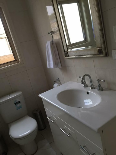 Bathroom 3, The Astra Hotel, Broken Hill