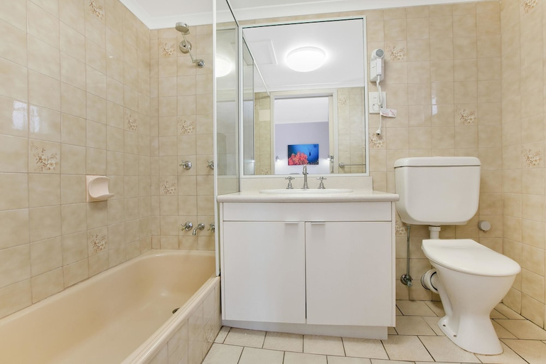 Bathroom 4, Comfort Inn Cairns City, Cairns