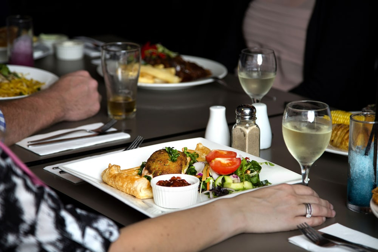 Food & Drinks 5, Foreshore Hotel, Clarence