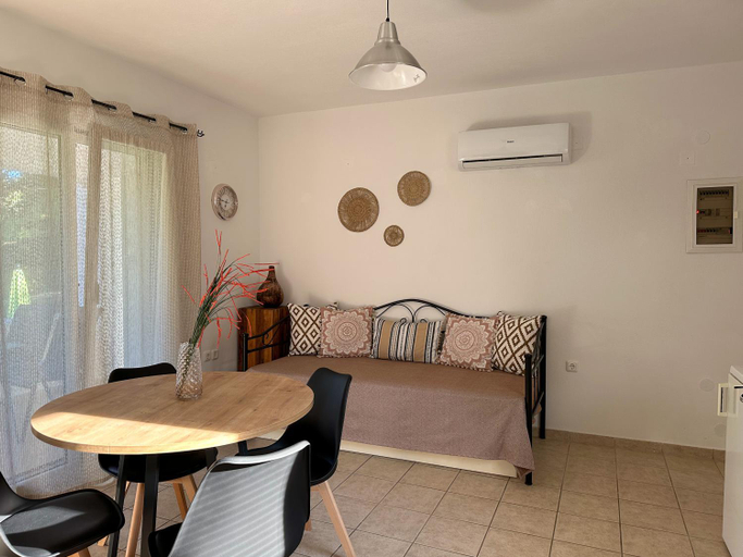 Others 5, The hidden villas, Thessaly