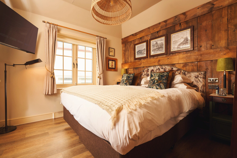 Bedroom 1, The Rising Sun, Cornwall
