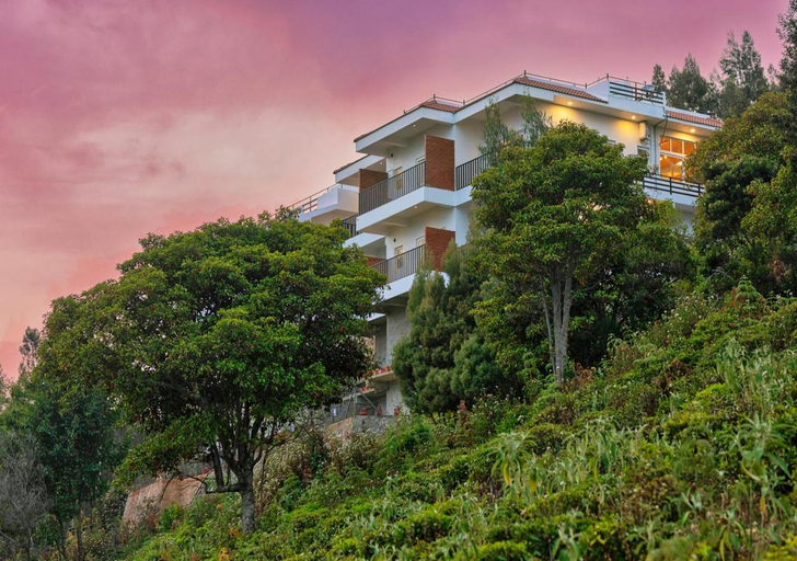 Exterior & Views