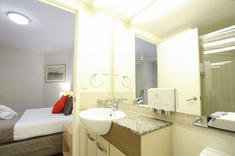 Bathroom 5, Caloundra Central Apartment Hotel, Caloundra - Caloundra N.