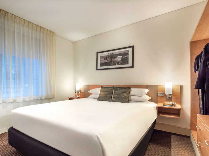 Bedroom 4, ibis Melbourne - Hotel & Apartments, Melbourne