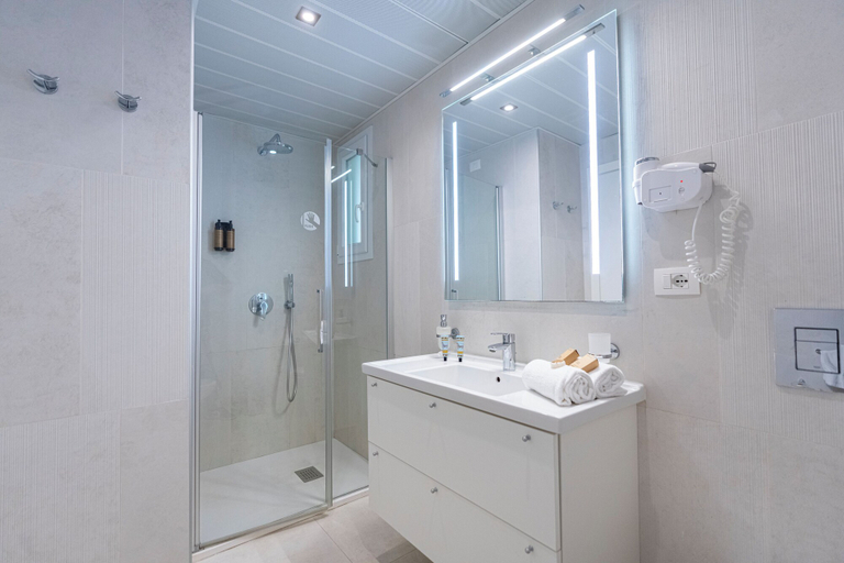 Bathroom 5, Mangia's Pollina Resort, Palermo