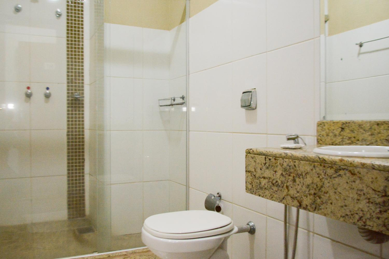 Bathroom 4, HOTEL BOMBONATO UBERABA - Facil Acesso ao Aeroporto e parque de Exposicoes ABCZ, Uberaba