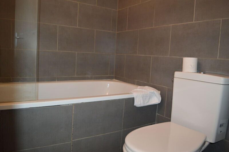 Bathroom 5, Appart'Hotel Voltaire, Indre