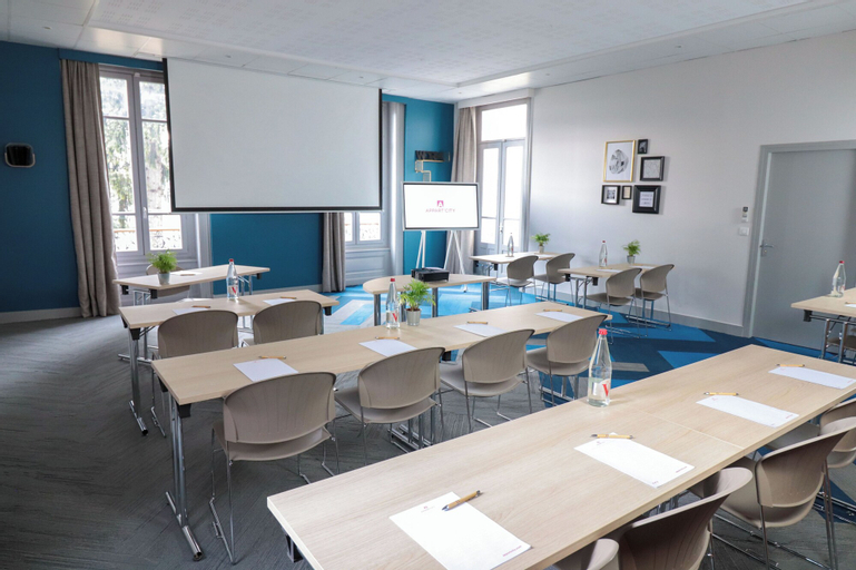 Business Facilities 18