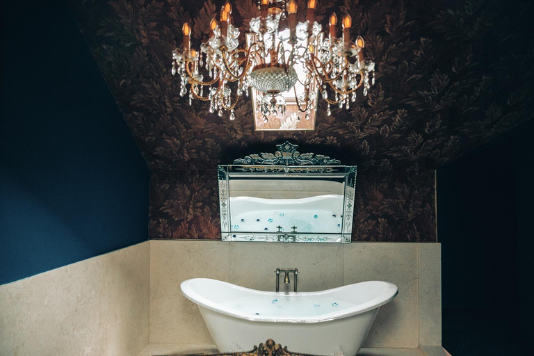 Bathroom 3, Pensao Amor Madam's Lodge, Lisbon