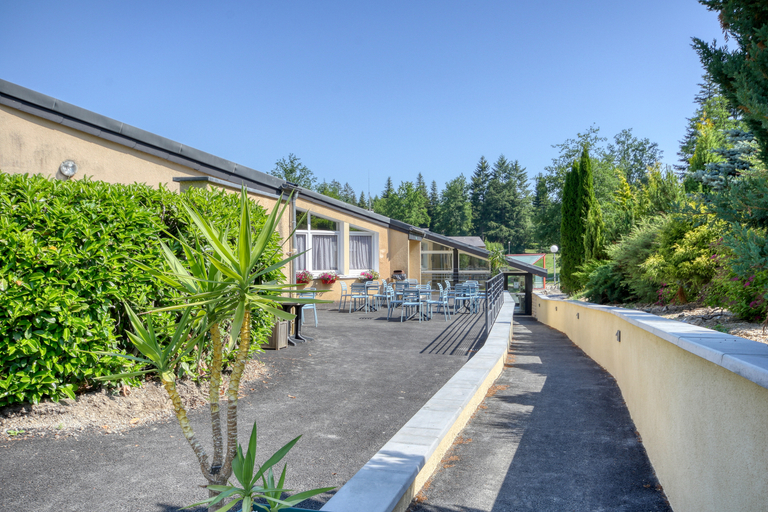 Exterior & Views