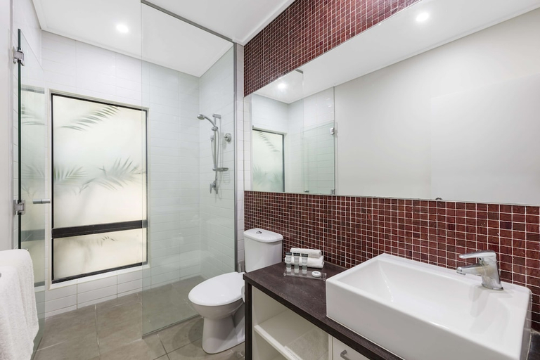 Bathroom 5, Oaks Cable Beach Resort, Broome