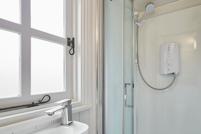 Bathroom 5, Host Stay The Lobster Pot, Redcar and Cleveland
