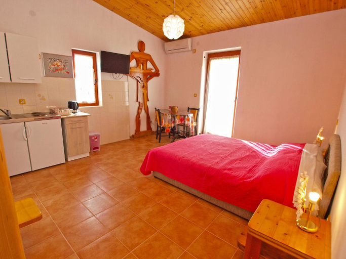 Others 4, Apartment 750, Medulin