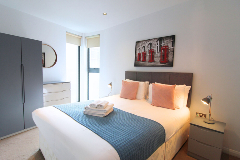 Bedroom 3, London Bridge – Tooley St by Viridian Apartments, London