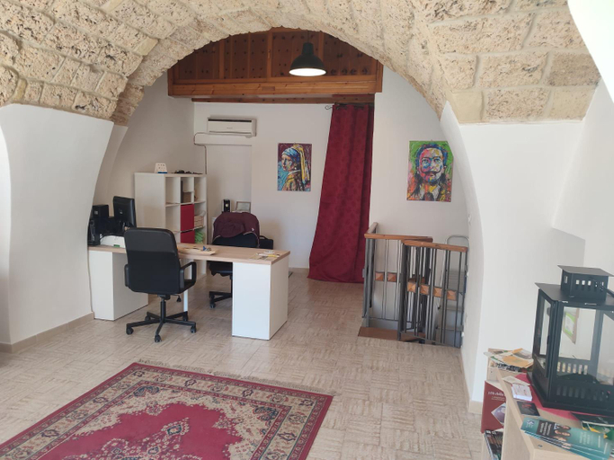Others 4, Le case di Roberto, Bari