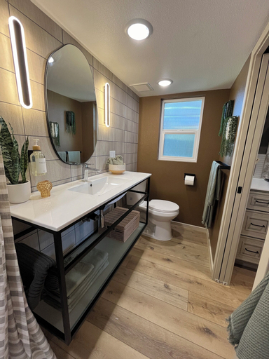 Bedroom 4, Blue Lakes Village, Lake