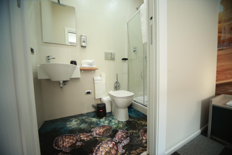Bathroom 3, Vacanze Romane Vaticano, Rome