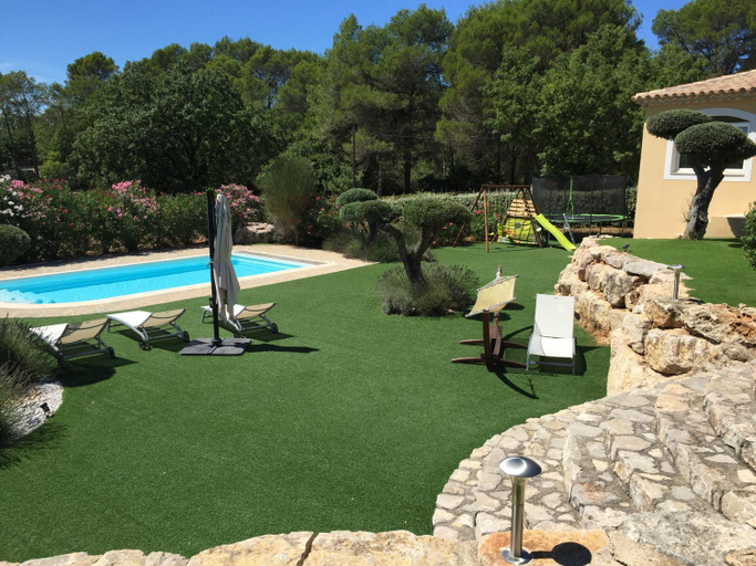 Others 4, Villa Sanata, Var