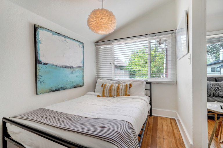 Bedroom 1, Sophies Cottage, El Paso