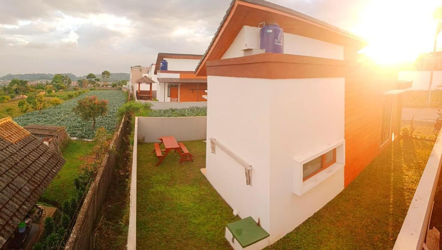 Exterior 7