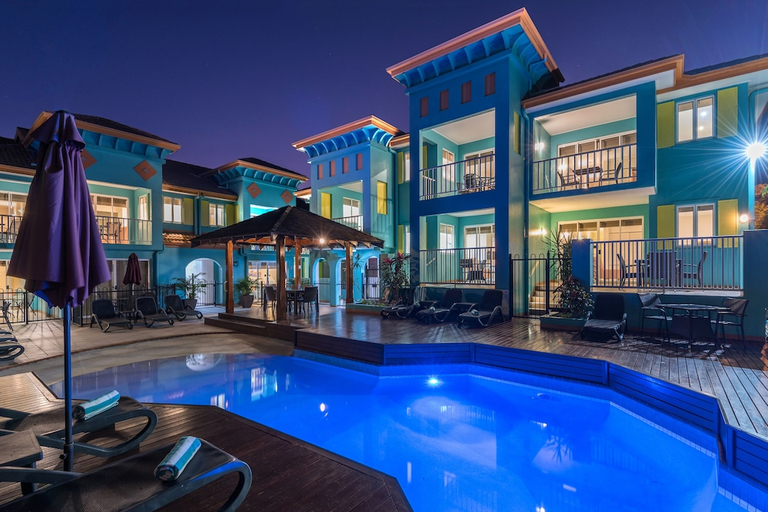 Exterior & Views