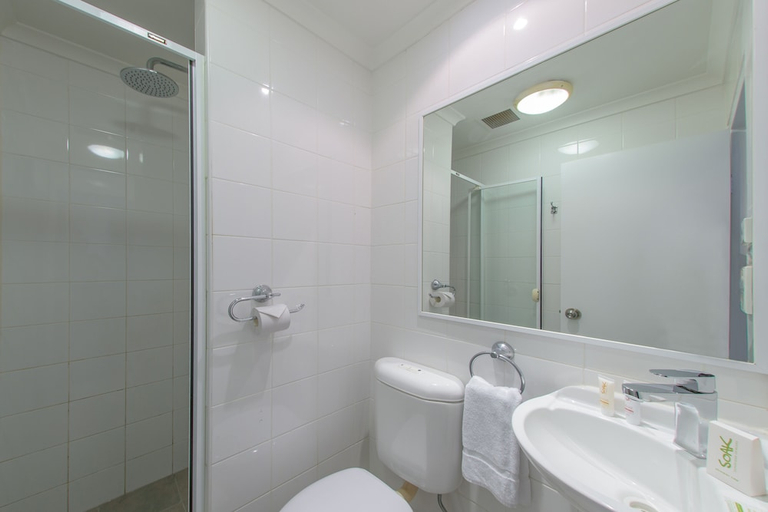 Bathroom 4, Silkari Urban CKS Sydney Airport Hotel, Sydney