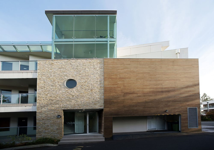 Exterior & Views