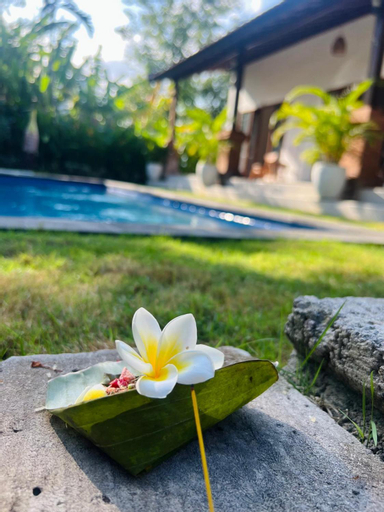 Exterior & Views, Wiryaroja Guest House, Badung