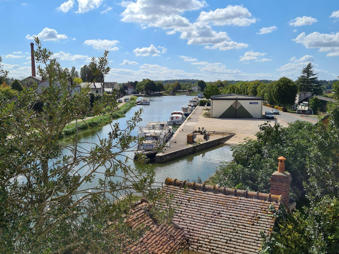Gite Grand Capacite avec Parking et Animaux Admis - FR-1-590-370, Loiret