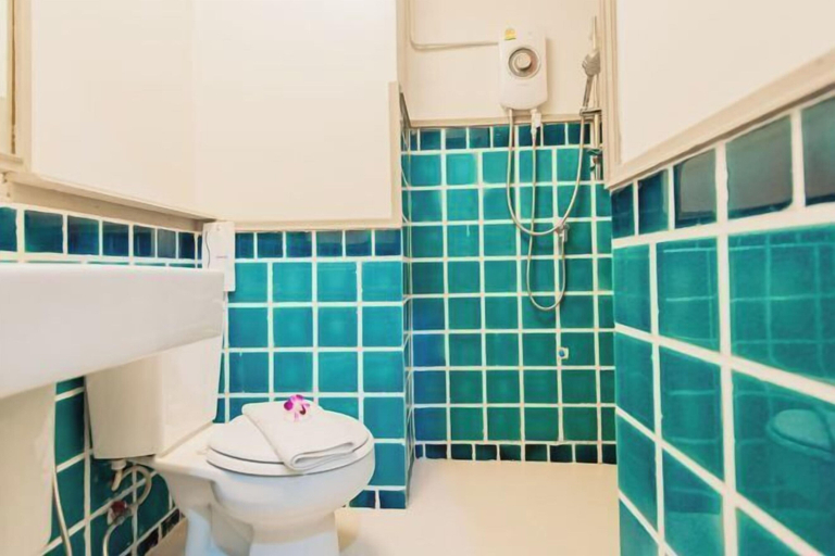 Bathroom, B2 Khamtieng Boutique & Budget Hotel, Ahanta West