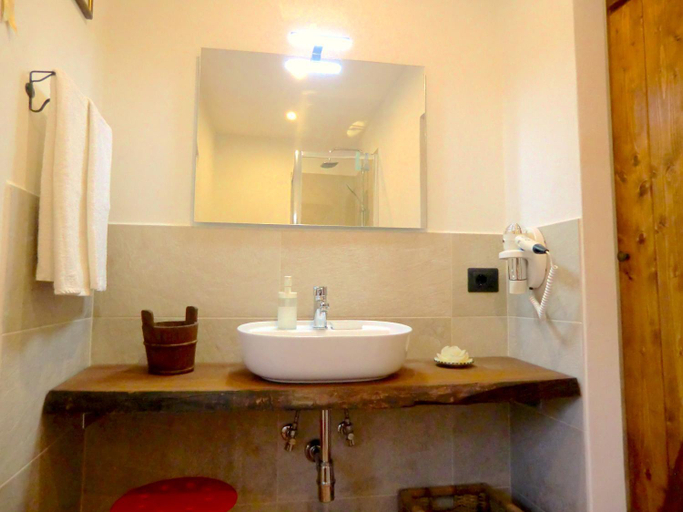 Bathroom 7