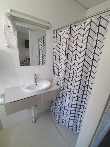 Bathroom 3, Coastal Bay Motel, Coffs Harbour - Pt A