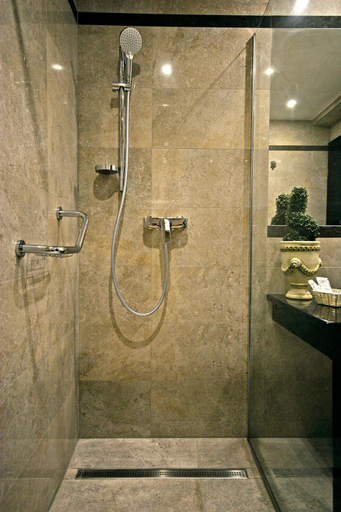 Bathroom 3, Boutique Hotel Divina, Siklósi