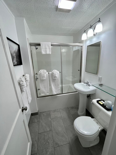 Bathroom 15