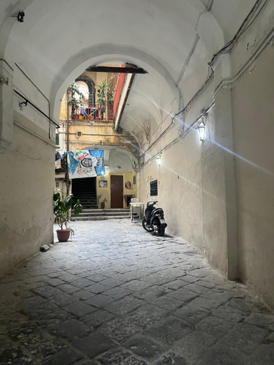 Exterior view, Maison Cresh, Napoli
