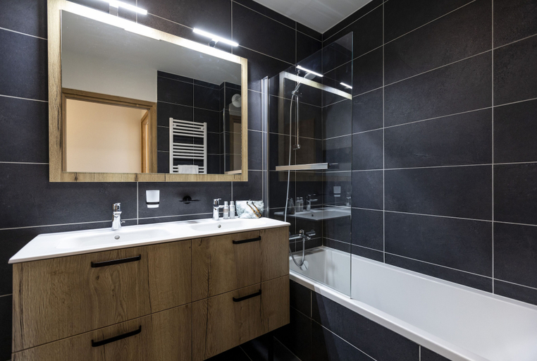 Bathroom, TERRESENS - Neige et Soleil, Isère