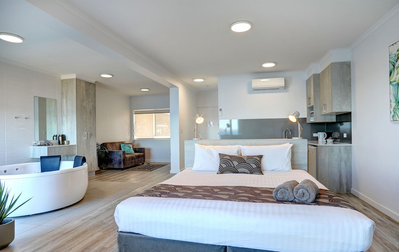 Bedroom 1, Limani Motel, Port Lincoln