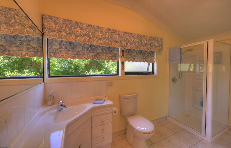Bathroom 3, Birchwood on the River, Devonport