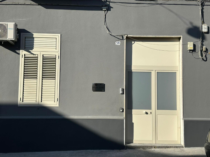 Others 5, Holiday House Fifteen, Catania