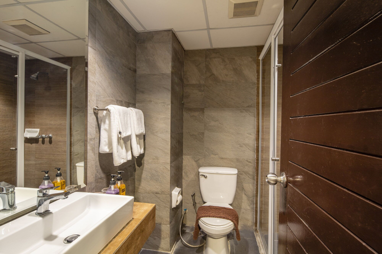 Bathroom 4, Livotel Hotel Lat Phrao Bangkok, Bang Kapi
