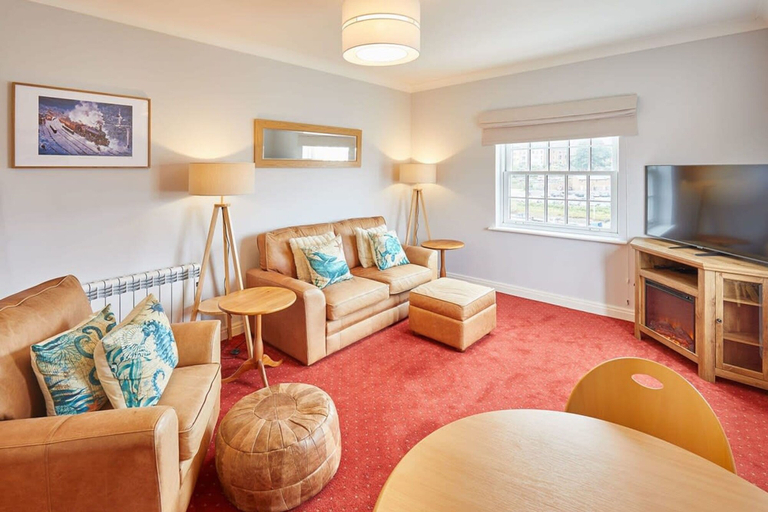 Others 4, Host Stay Starboard Bow, North Yorkshire