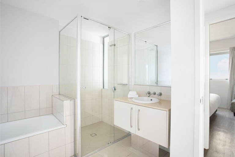 Bathroom 5, Mantra Trilogy Cairns, Cairns