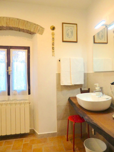 Bedroom 2, Ex-mulino Pontevecchio (mill on the river), Florence