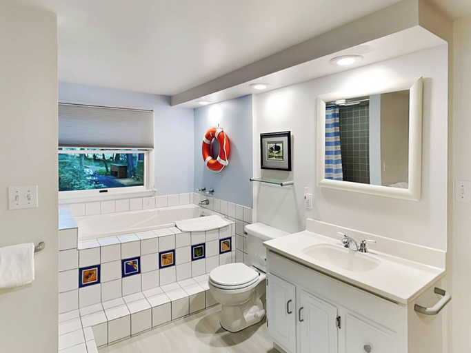 Bathroom 4, Arbutus Trail, Garrett