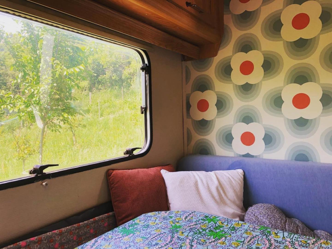 Bedroom 1, Gite Aurinko : caravane avec bain nordique, Ariège