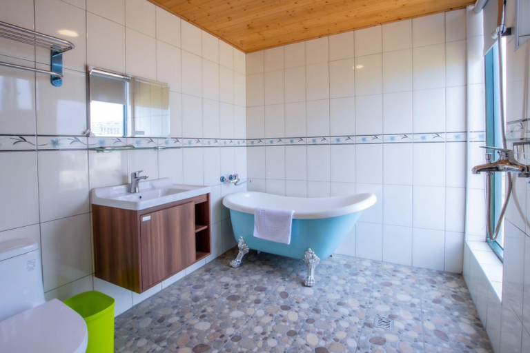Bathroom 4, Peak Tree House, Pingtung